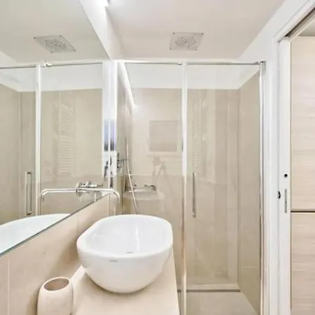 Charming With Private Courtyard