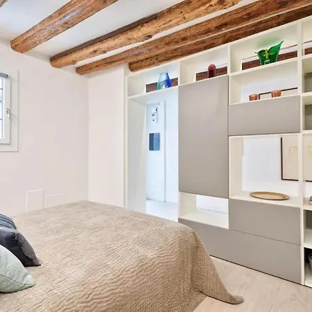 Charming With Private Courtyard