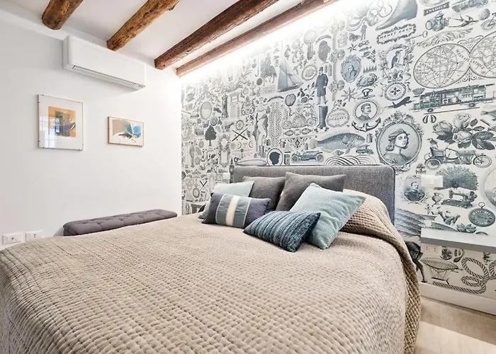 아파트 Charming With Private Courtyard *