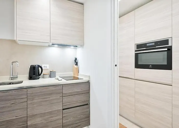 Charming With Private Courtyard דירה ונציה