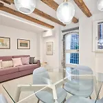 דירה Charming With Private Courtyard *