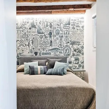 Apartman Charming With Private Courtyard Velence