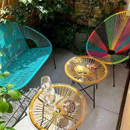 Apartman Charming With Private Courtyard Velence