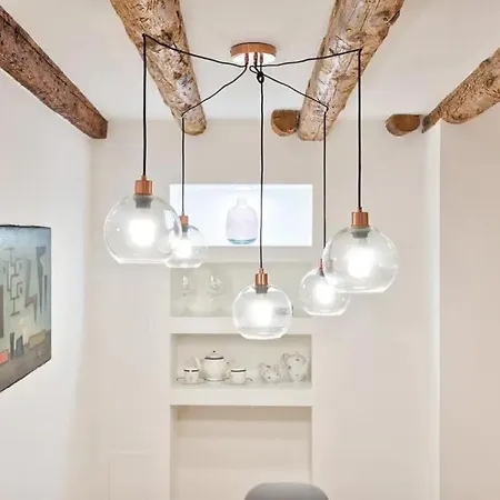 아파트 Charming With Private Courtyard *