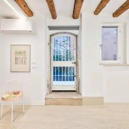 Charming With Private Courtyard