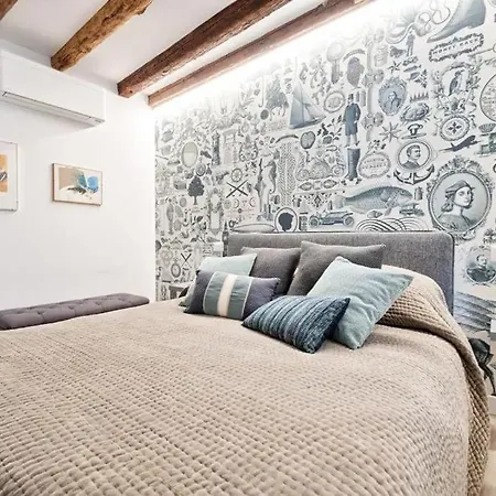 아파트 Charming With Private Courtyard *